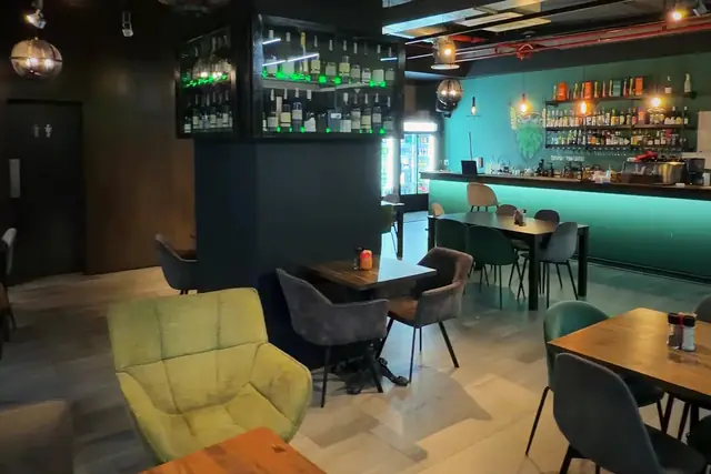 Lounge & bar
